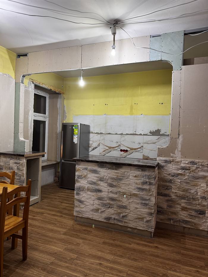 Kuchnia z oknem – widok ogólny